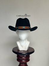 Cargar imagen en el visor de la galería, Cintillo en cuero marrón con aplicaciones turquesa