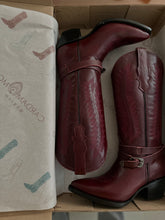 Cargar imagen en el visor de la galería, BURGUNDY
