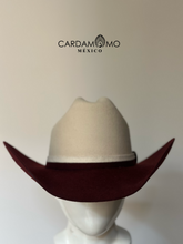 Cargar imagen en el visor de la galería, WINE AND SEX
