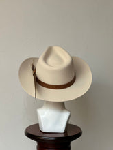 Cargar imagen en el visor de la galería, MONTANA BONE
