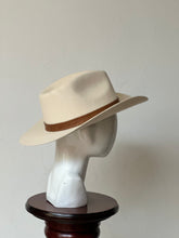 Cargar imagen en el visor de la galería, MONTANA BONE
