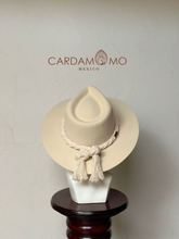 Cargar imagen en el visor de la galería, YAKK
