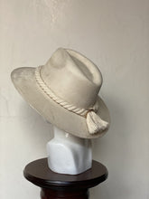 Cargar imagen en el visor de la galería, Explorer HUESO
