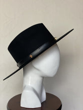 Cargar imagen en el visor de la galería, RUFO
