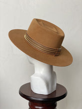 Cargar imagen en el visor de la galería, JULIUS MUSTARD
