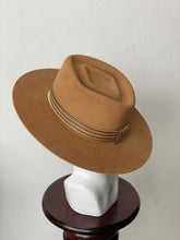 Cargar imagen en el visor de la galería, JULIUS MUSTARD
