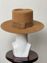 Cargar imagen en el visor de la galería, JULIUS MUSTARD
