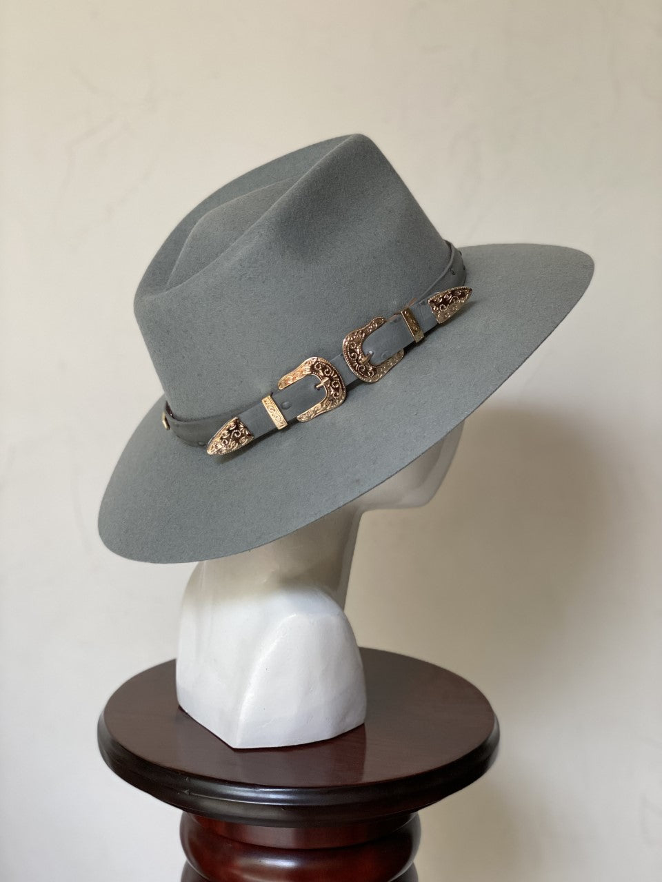 FEDORA EN CRUZ AZUL PLOMO CINTO