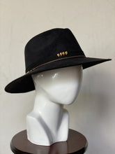 Cargar imagen en el visor de la galería, GOLD SKULL
