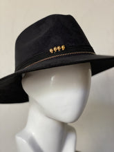 Cargar imagen en el visor de la galería, GOLD SKULL
