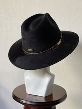 Cargar imagen en el visor de la galería, GOLD SKULL
