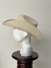 Cargar imagen en el visor de la galería, SHERIFF ALL WHITE
