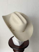 Cargar imagen en el visor de la galería, SHERIFF ALL WHITE
