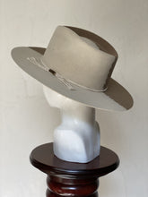 Cargar imagen en el visor de la galería, MORGAN
