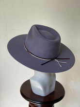 Cargar imagen en el visor de la galería, CUPERTINO
