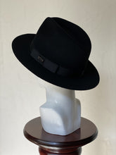 Cargar imagen en el visor de la galería, MACARIO
