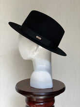 Cargar imagen en el visor de la galería, MACARIO
