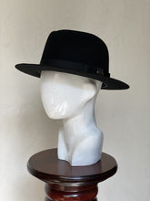 Cargar imagen en el visor de la galería, MACARIO
