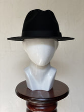 Cargar imagen en el visor de la galería, MACARIO
