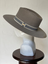 Cargar imagen en el visor de la galería, FLYNN
