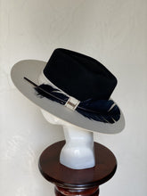 Cargar imagen en el visor de la galería, ROGELIO
