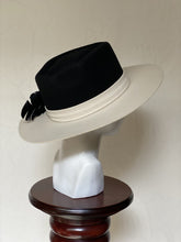 Cargar imagen en el visor de la galería, ROGELIO
