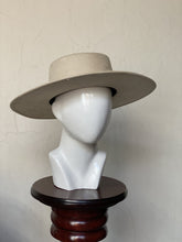 Cargar imagen en el visor de la galería, CORDOBÉS HUESO
