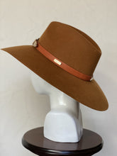 Cargar imagen en el visor de la galería, EXPLORER MOSTAZA CINTO
