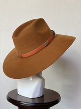 Cargar imagen en el visor de la galería, EXPLORER MOSTAZA CINTO
