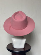 Cargar imagen en el visor de la galería, FLAMINGO
