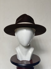 Cargar imagen en el visor de la galería, JOHN BROWN
