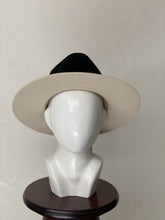 Cargar imagen en el visor de la galería, ROGELIO
