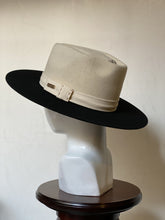 Cargar imagen en el visor de la galería, ROGELIO
