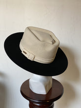 Cargar imagen en el visor de la galería, ROGELIO
