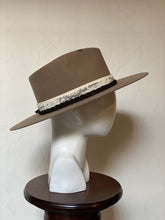 Cargar imagen en el visor de la galería, CAPUCHINO
