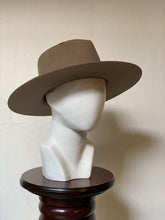 Cargar imagen en el visor de la galería, CAPUCHINO
