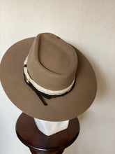 Cargar imagen en el visor de la galería, CAPUCHINO
