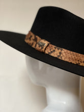 Cargar imagen en el visor de la galería, CALVIN
