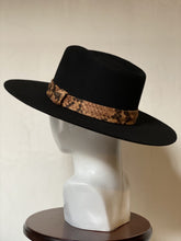 Cargar imagen en el visor de la galería, CALVIN
