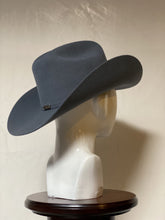 Cargar imagen en el visor de la galería, SHERIFF GRAY

